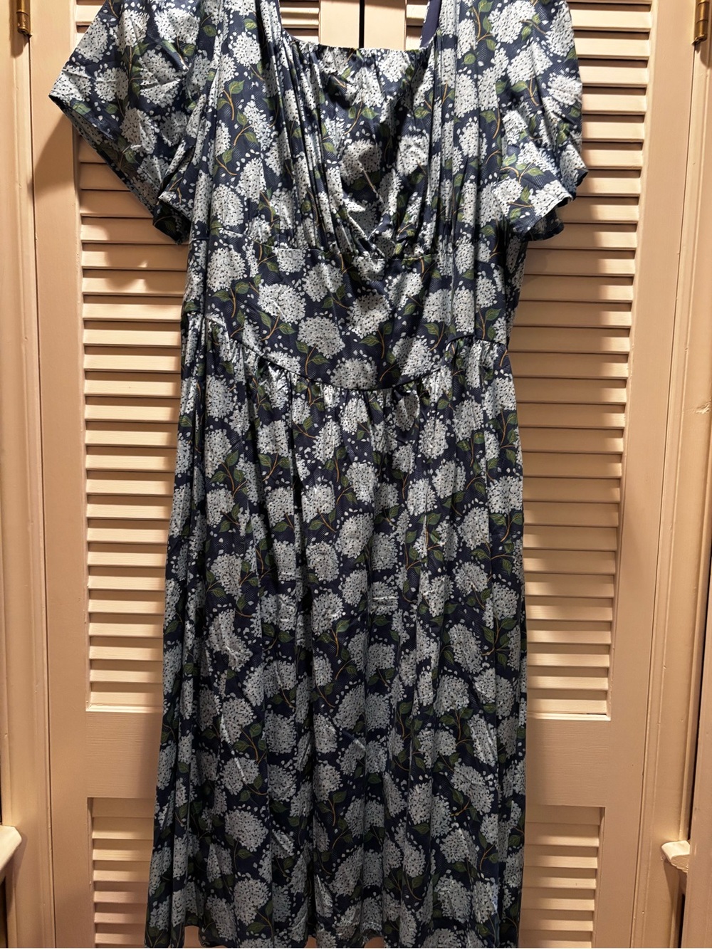Ivy City Co Tate Dress in Blue Floral - Picture 2 of 5